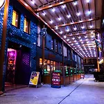 Hotel Crown Quarter *