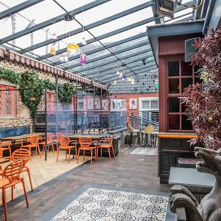 Crown Quarter Hotel *