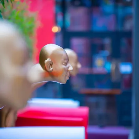 Crown Quarter Hotell *