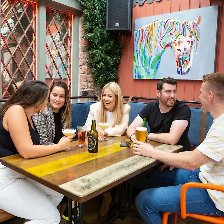 Crown Quarter Hotell