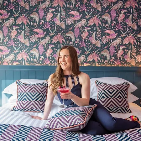 Crown Quarter Hotell