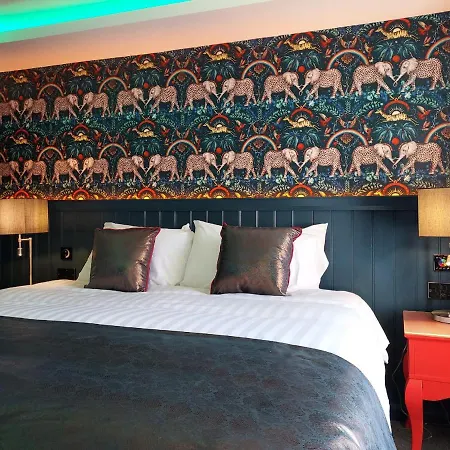 Crown Quarter Hotell