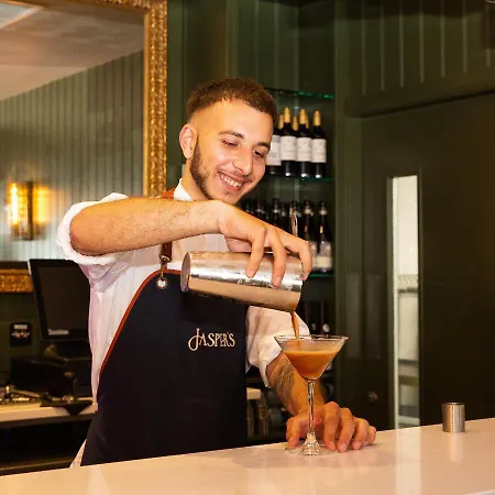 Crown Quarter Hotell