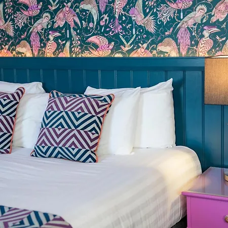 Crown Quarter Hotell