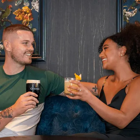 Hotel Crown Quarter *