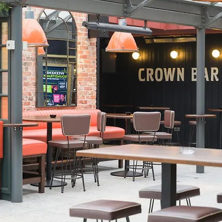 Hotel Crown Quarter *