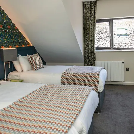 Hotel Crown Quarter *