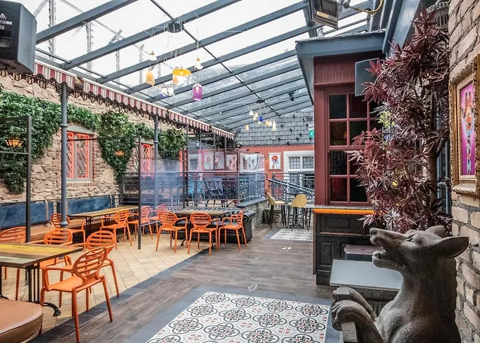 Crown Quarter 酒店 *