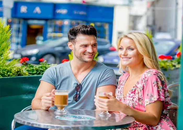 Crown Quarter Hotel *