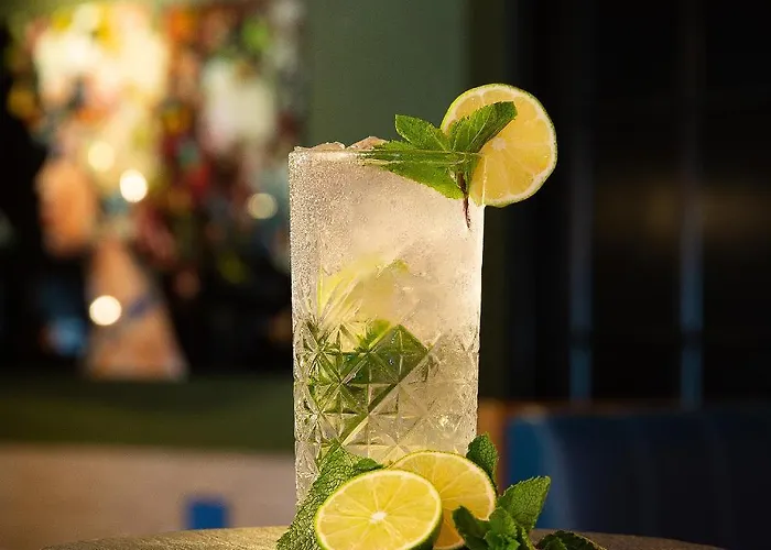 Hotel Crown Quarter *