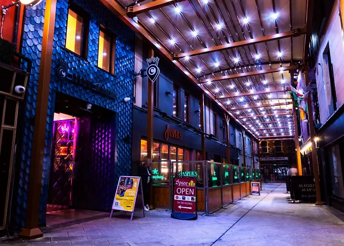 Hotel Crown Quarter *